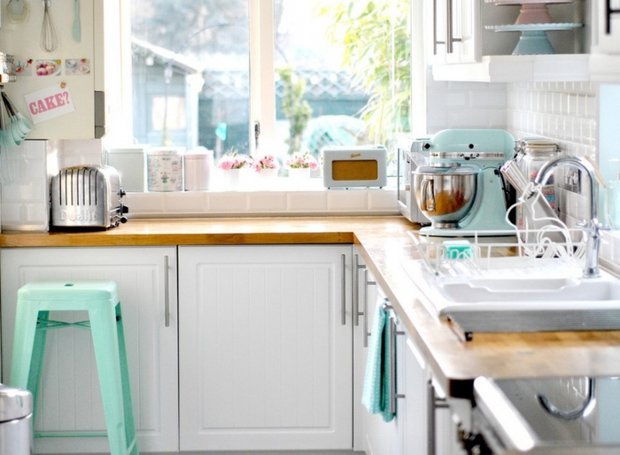 Фотография: Кухня и столовая в стиле Лофт, Декор интерьера, Дизайн интерьера, Цвет в интерьере, Белый – фото на INMYROOM