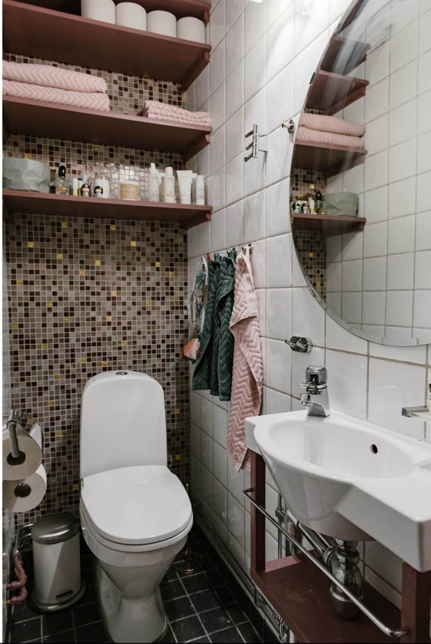 Фотография: Ванная в стиле Минимализм, Декор интерьера, Малогабаритная квартира, Квартира, Швеция, Синий, Серый, Розовый, 2 комнаты, до 40 метров – фото на INMYROOM