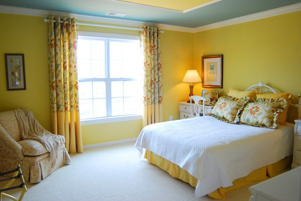 Фотография: Спальня в стиле , Декор интерьера, Дизайн интерьера, Цвет в интерьере, Желтый – фото на INMYROOM