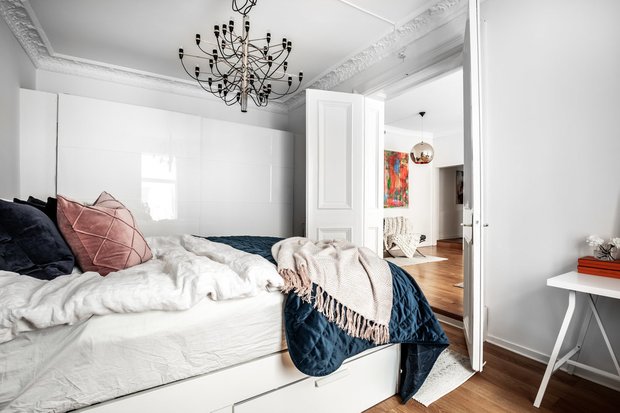 Фотография: Спальня в стиле Скандинавский, Современный, Декор интерьера, Квартира, Швеция, Белый, Серый, 2 комнаты, 60-90 метров – фото на INMYROOM