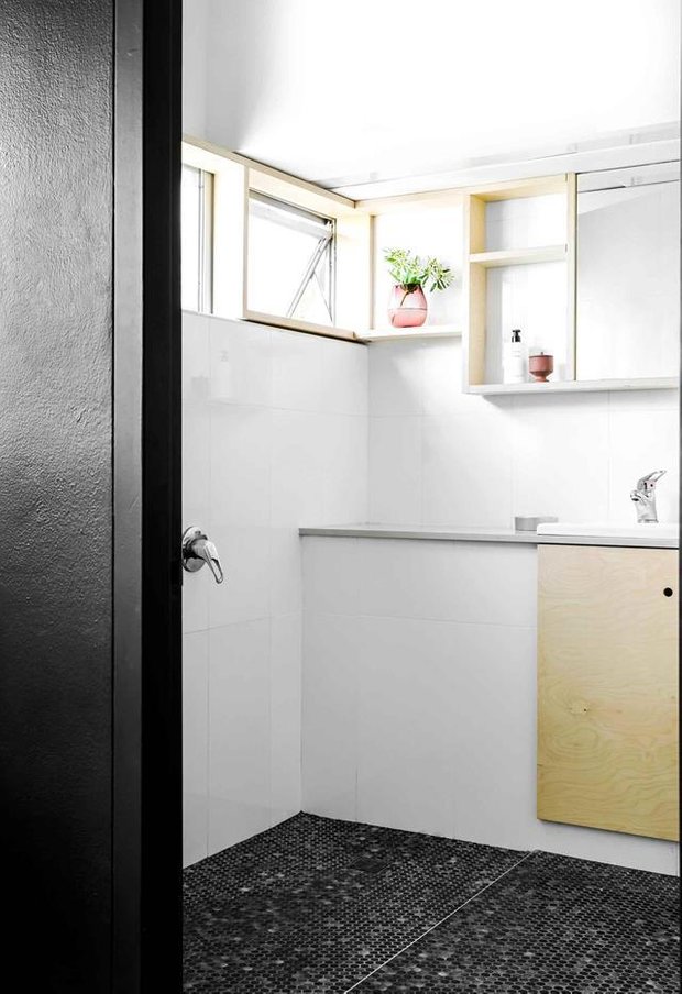 Фотография: Ванная в стиле Минимализм, Декор интерьера, Белый, Серый, до 40 метров – фото на INMYROOM