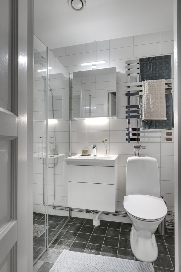Фотография: Ванная в стиле Скандинавский, Декор интерьера, Квартира, Швеция, Гетеборг, 2 комнаты – фото на INMYROOM