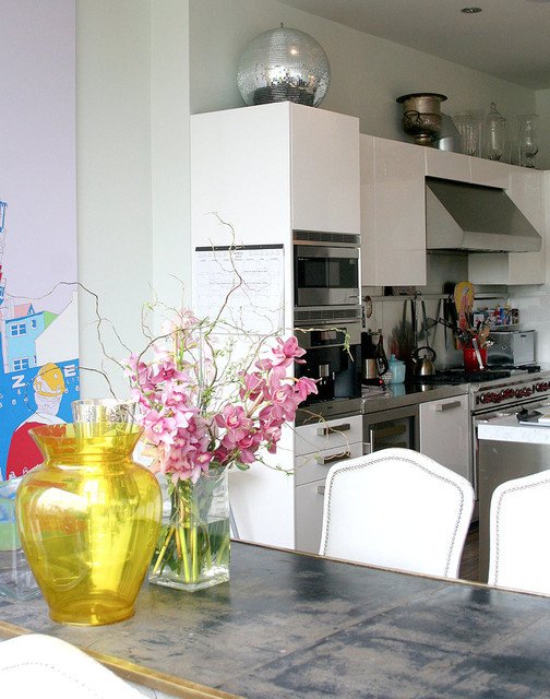 Фотография: Кухня и столовая в стиле , Интерьер комнат, Цвет в интерьере, Белый – фото на INMYROOM
