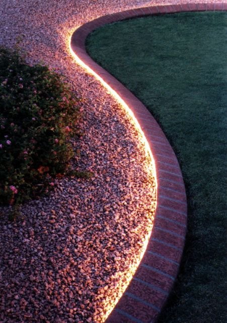 Фотография: Ландшафт в стиле , Мебель и свет, Дом и дача, как осветить дачный участок, как выбрать фонари для сада – фото на INMYROOM