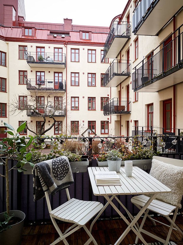 Фотография: Балкон в стиле Скандинавский, Декор интерьера, Квартира, Швеция, Гетеборг, 2 комнаты – фото на INMYROOM