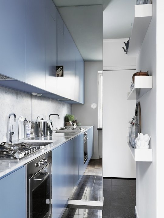 Фотография: Кухня и столовая в стиле Современный, Интерьер комнат, Полки – фото на INMYROOM