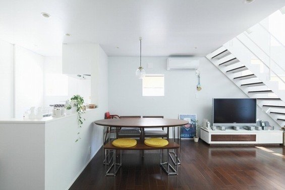 Фотография: Кухня и столовая в стиле Минимализм, Дом, Дома и квартиры, Япония – фото на INMYROOM
