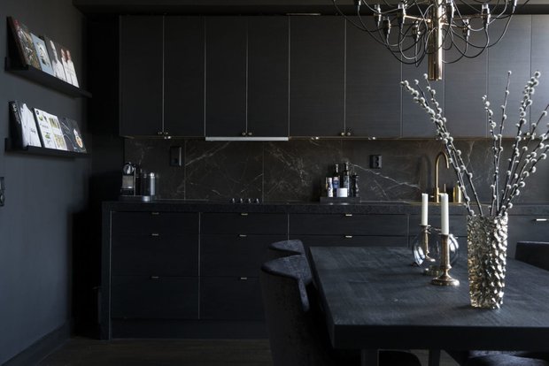 Фотография: Кухня и столовая в стиле Современный, Декор интерьера, Квартира, Швеция, Черный, 2 комнаты – фото на INMYROOM