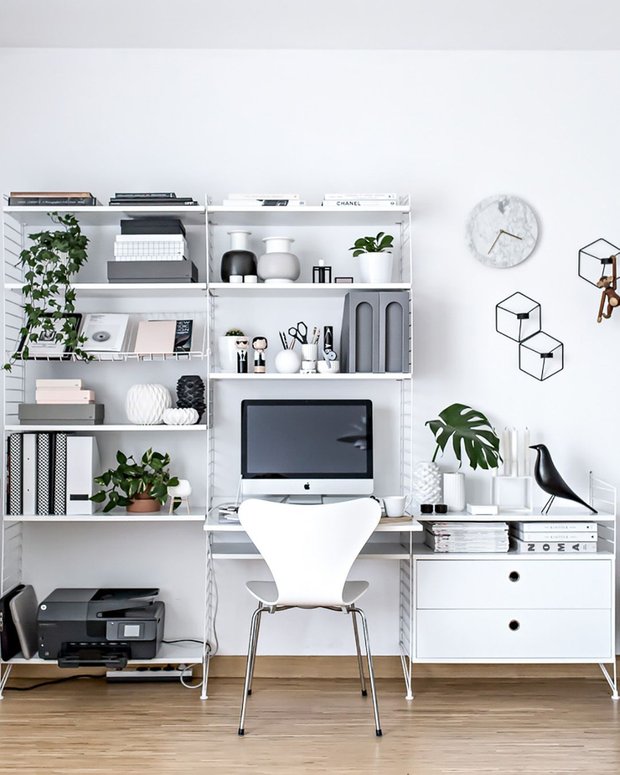 Фотография: Кабинет в стиле Современный, Декор интерьера, как обустроить рабочее место дома, рабочее место в квартире, обустройство рабочего места – фото на INMYROOM