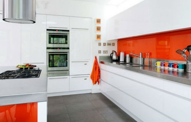 Фотография: Кухня и столовая в стиле Современный, Интерьер комнат, Цвет в интерьере, Белый – фото на INMYROOM