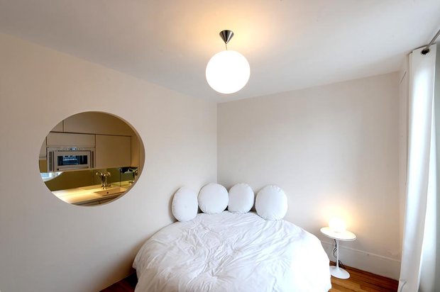 Фотография: Спальня в стиле Современный, Малогабаритная квартира, Квартира, Цвет в интерьере, Белый, Проект недели, Переделка – фото на INMYROOM