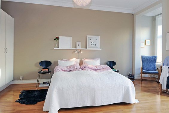 Фотография: Спальня в стиле Скандинавский, Декор интерьера, Интерьер комнат, Цвет в интерьере, Белый – фото на INMYROOM