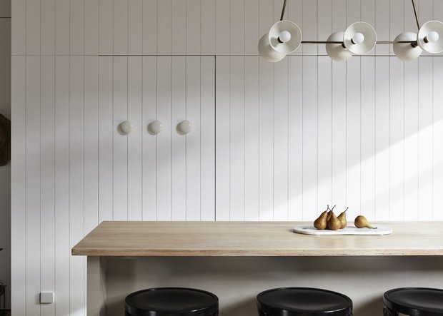 Фотография: Кухня и столовая в стиле Скандинавский, Декор интерьера, Дом, Мельбурн, до и после – фото на INMYROOM
