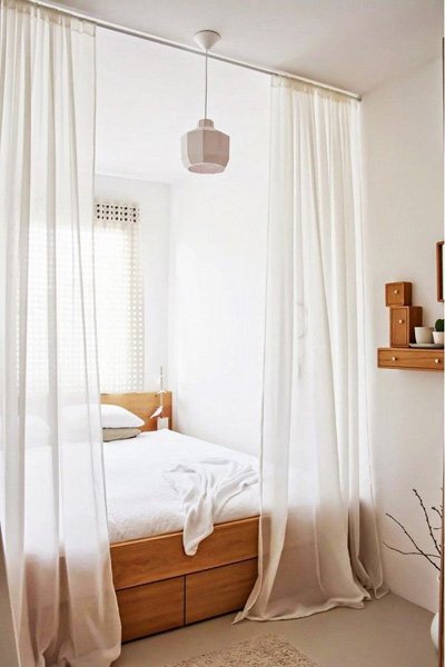 Фотография: Спальня в стиле Скандинавский, Советы, как совместить спальню с гостиной, как обустроить в одной комнате две зоны, зонирование комнаты – фото на INMYROOM