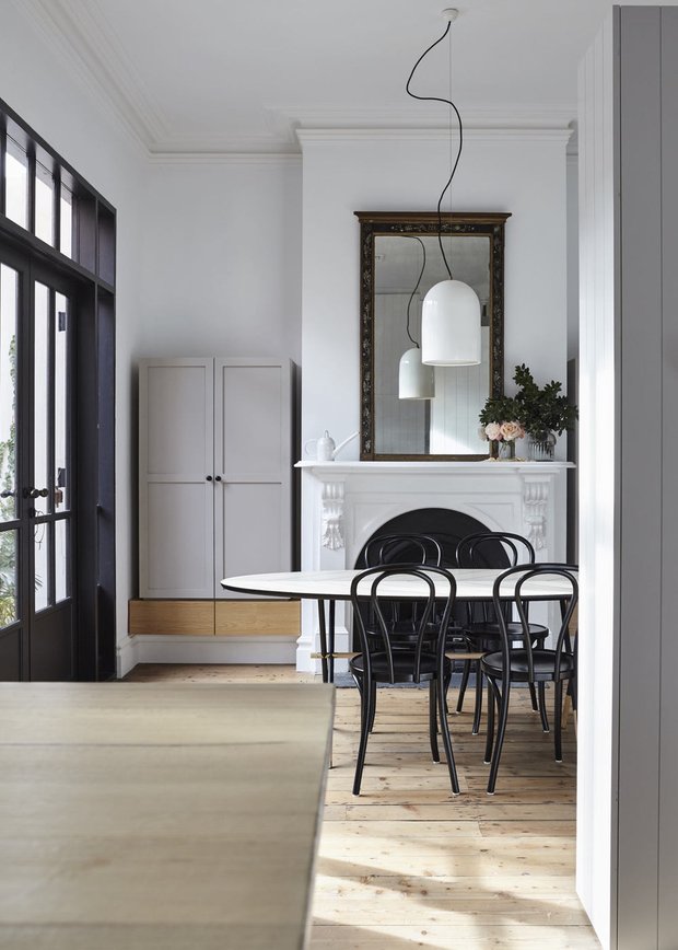 Фотография: Кухня и столовая в стиле Скандинавский, Декор интерьера, Дом, Мельбурн, до и после – фото на INMYROOM