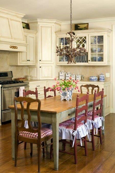 Фотография: Кухня и столовая в стиле Прованс и Кантри, Интерьер комнат – фото на INMYROOM