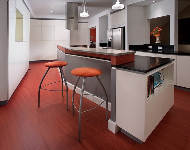 Фотография: Кухня и столовая в стиле Хай-тек, Интерьер комнат, Плитка – фото на INMYROOM