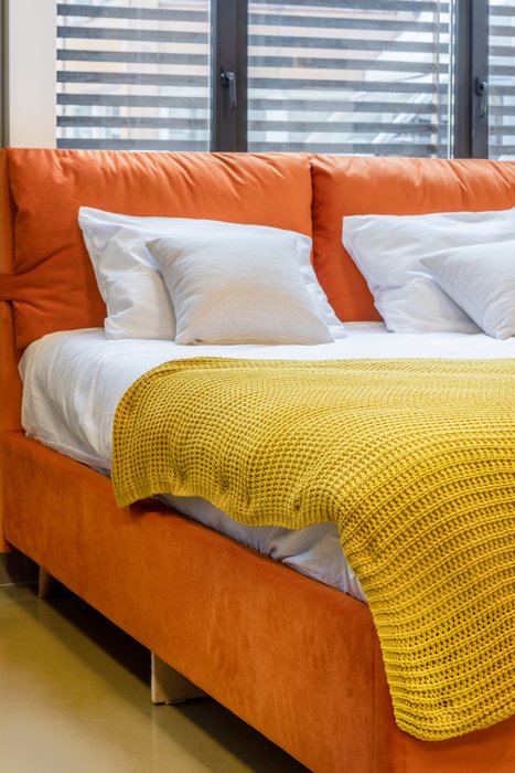Кровать Trazimeno 160х200 оранжевого цвета