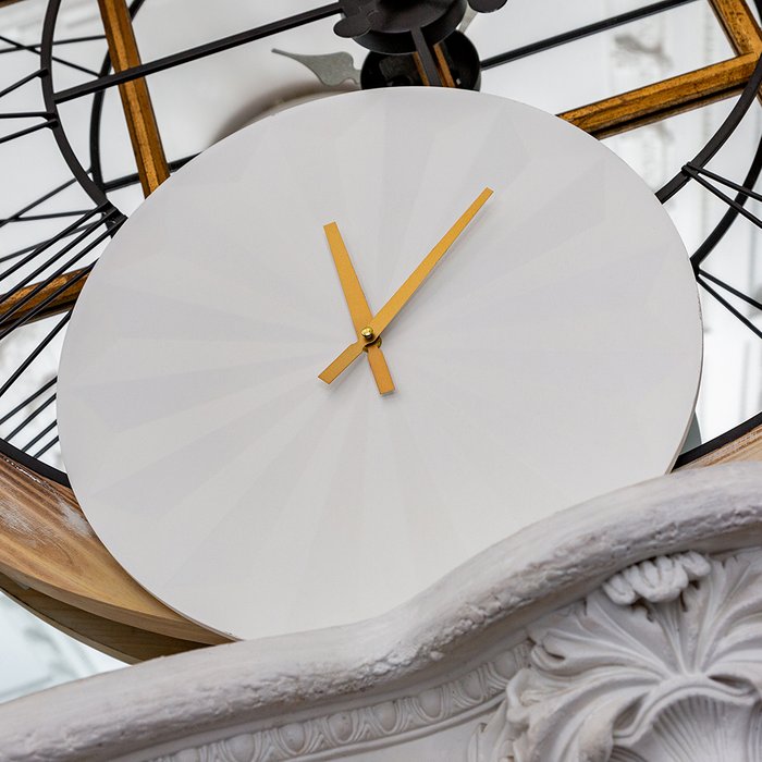 Часы настенные Клаус белого цвета