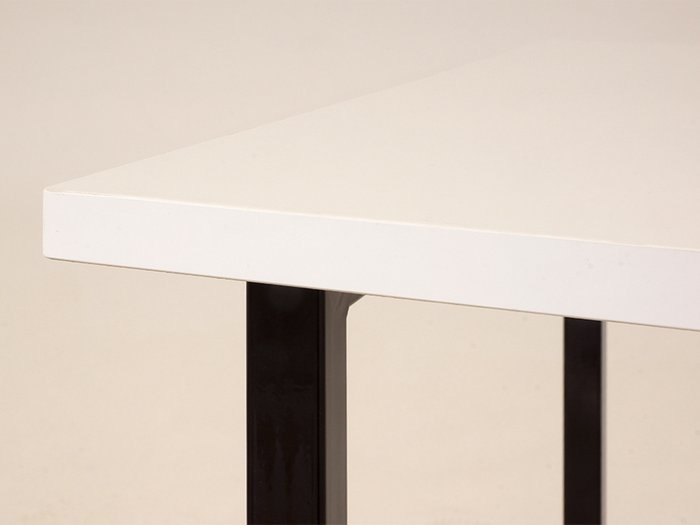 Письменный стол Board M белого цвета  - лучшие Письменные столы в INMYROOM