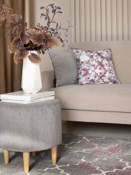 Декоративная подушка Marmaris 45х45 бело-розового цвета  - лучшие Декоративные подушки в INMYROOM