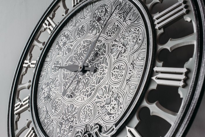 Настенные часы Fago серебристого цвета