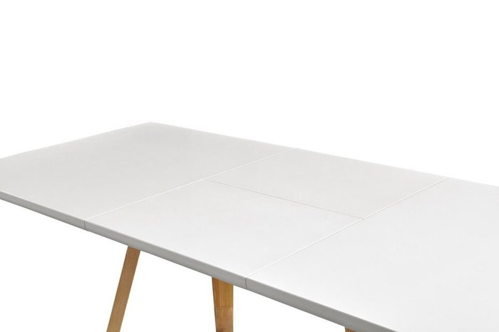 Раскладной обеденный стол белого цвета