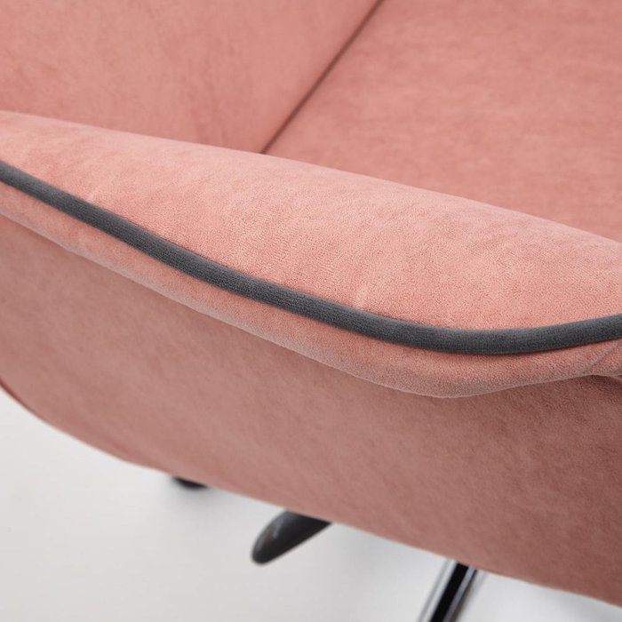 Кресло офисное Charm розового цвета