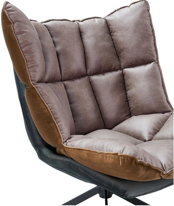 Кресло коричневого цвета с металлическим основанием