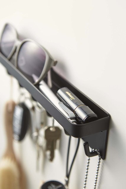 Магнитная ключница Smart черного цвета с отделением для хранения