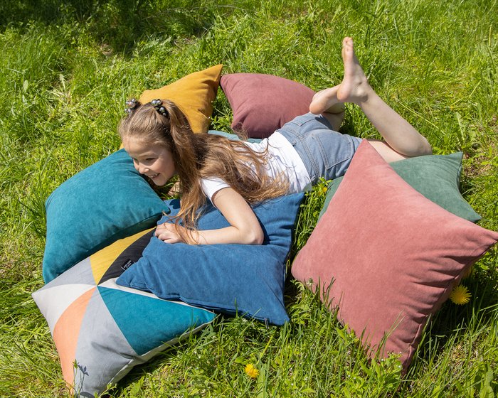 Декоративная подушка Ultra Midnight темно-синего цвета - купить Декоративные подушки по цене 1159.0