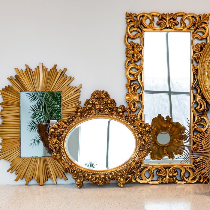 Настенное зеркало Корсика золотого цвета