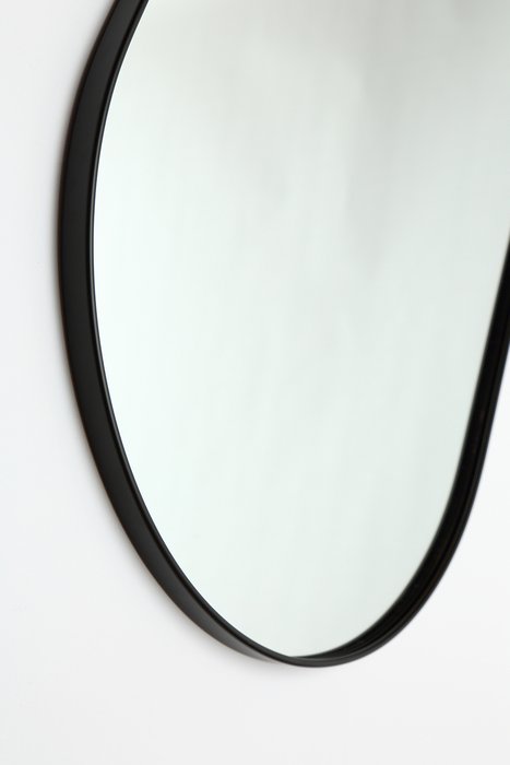 Настенное зеркало Lagom в раме черного цвета