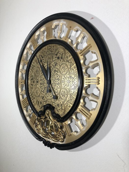 Настенные часы Fago черно-золотого цвета