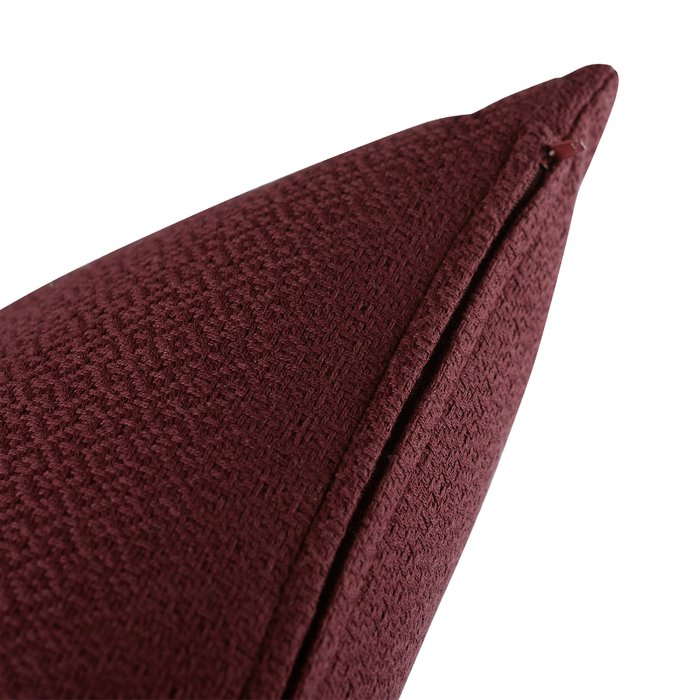 Подушка декоративная Essential из хлопка фактурного плетения бордового цвета 