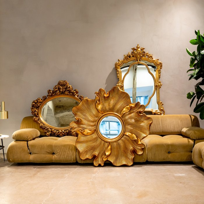 Настенное зеркало Корсика золотого цвета