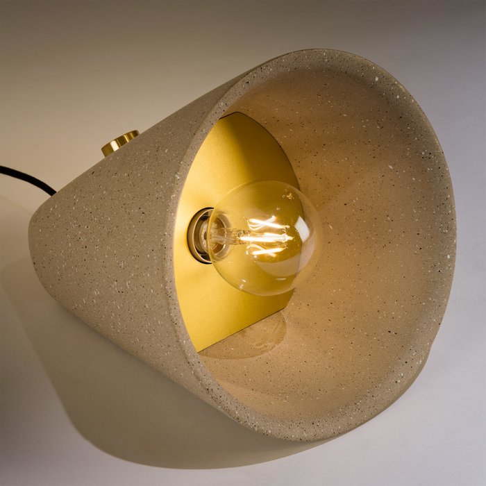 Настольная лампа Alcara из цемента светло-серого цвета