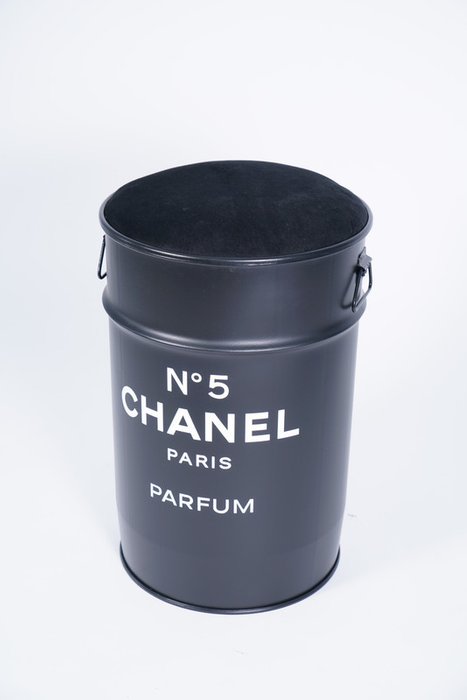 Барный стул-пуфик Chanel черного цвета