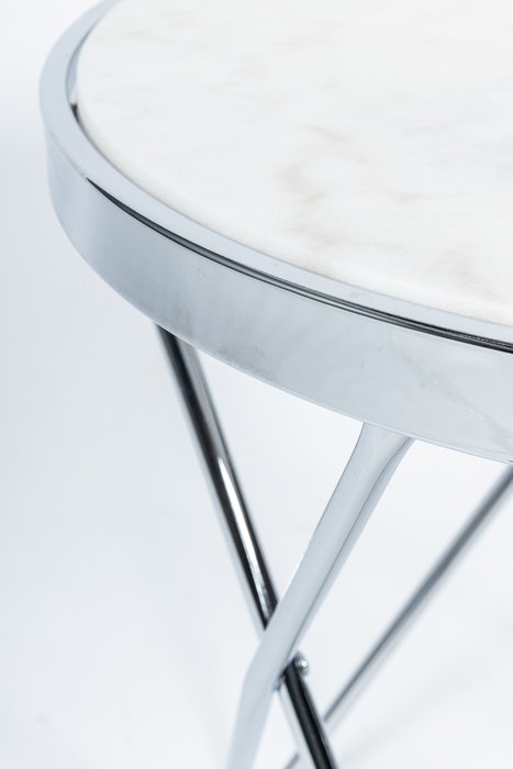 Приставной столик Zarina с основанием серебряного цвета