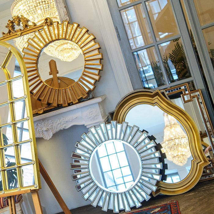 Настенное зеркало Камео Голд золотого цвета 