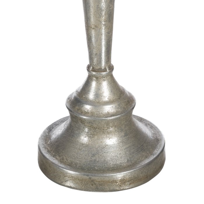 Металлическая ваза серебряного цвета