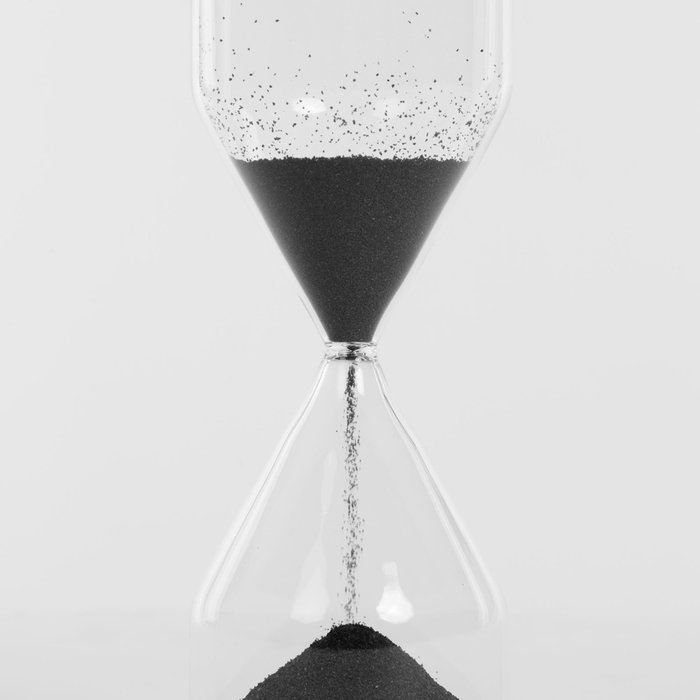 Песочные часы Large Avril Hourglass из стекла