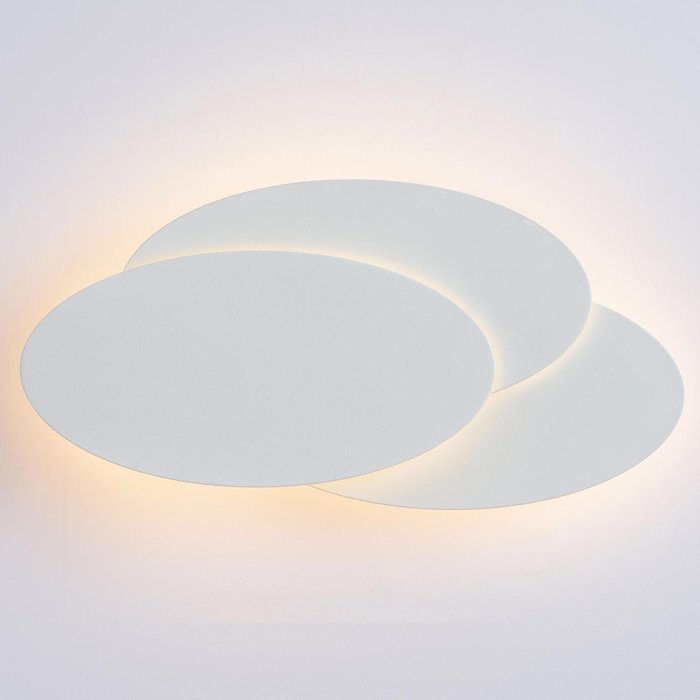 Настенный светодиодный светильник Trio белого цвета