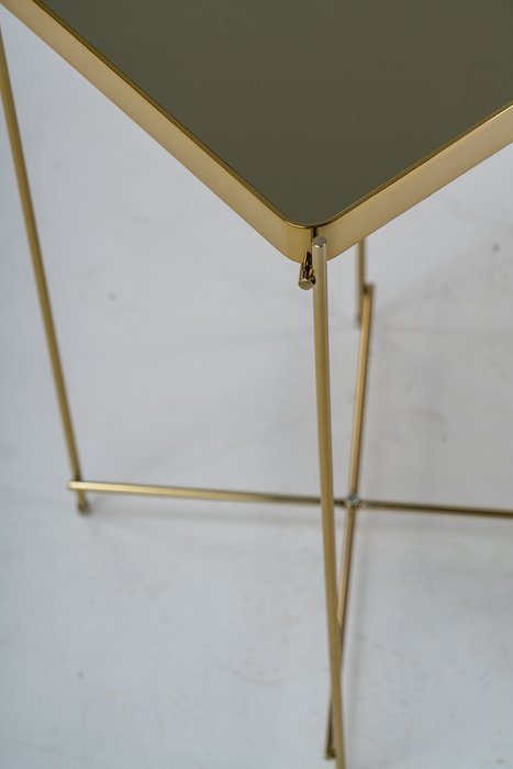 Кофейный столик Square с зеркальной поверхностью