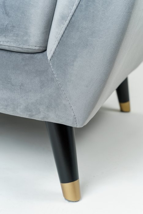Кресло серого цвета