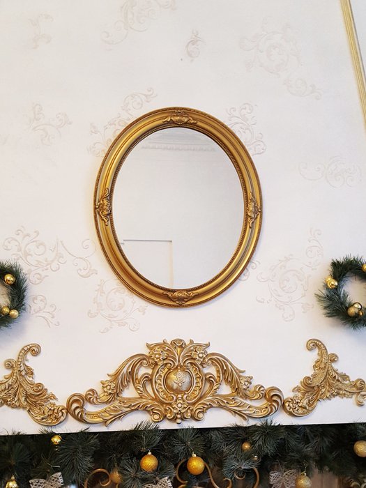 Настенное зеркало Antique в раме золотого цвета