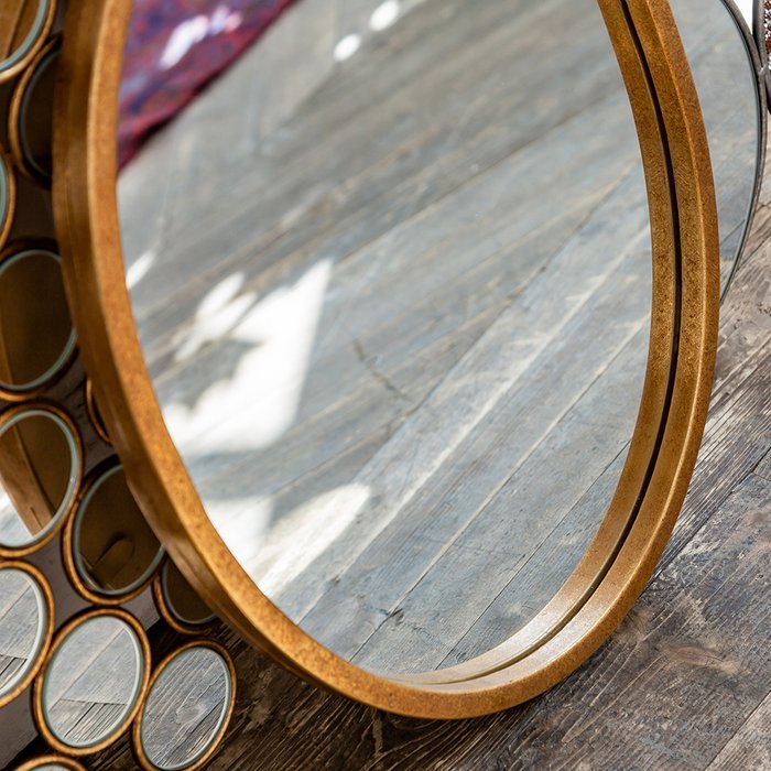 Настенное зеркало Эквилегия в раме золотого цвета