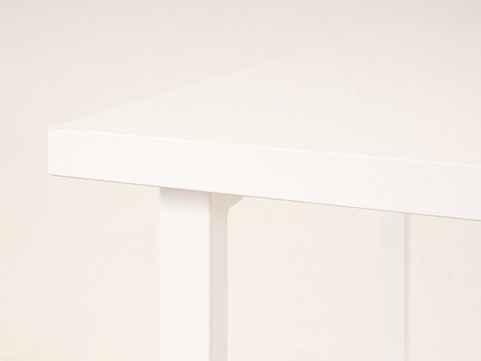 Письменный Стол Board белого цвета - лучшие Письменные столы в INMYROOM
