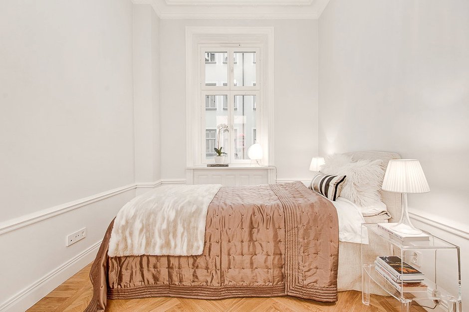 Фотография: Спальня в стиле Скандинавский, Квартира, Швеция, Цвет в интерьере, Дома и квартиры, Белый – фото на INMYROOM