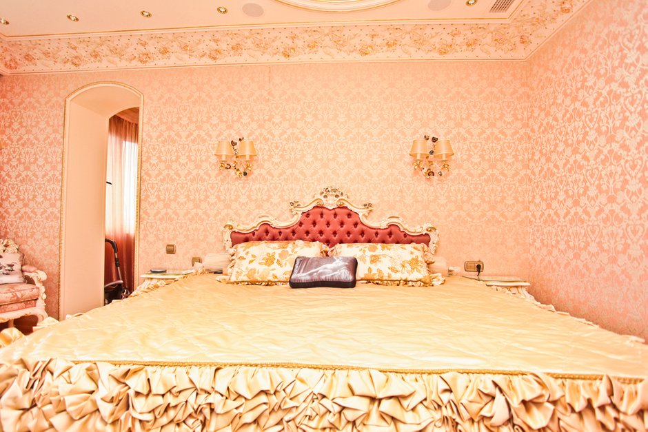 Фотография: Спальня в стиле Классический, Современный, Квартира, Дома и квартиры, Роспись – фото на INMYROOM
